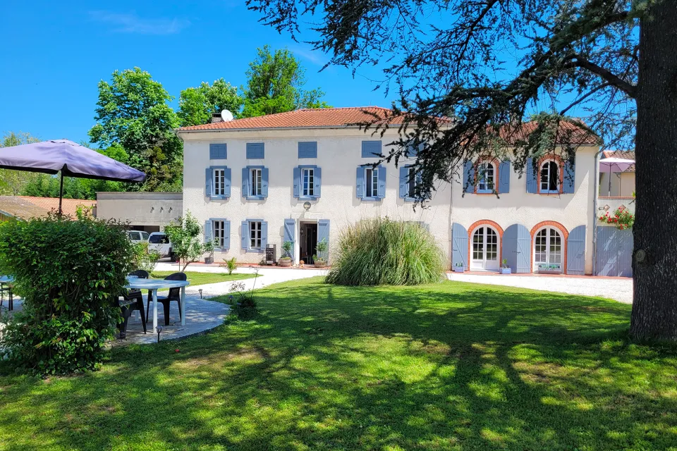 Chambres d’hôtes de charme avec piscine, massa ...