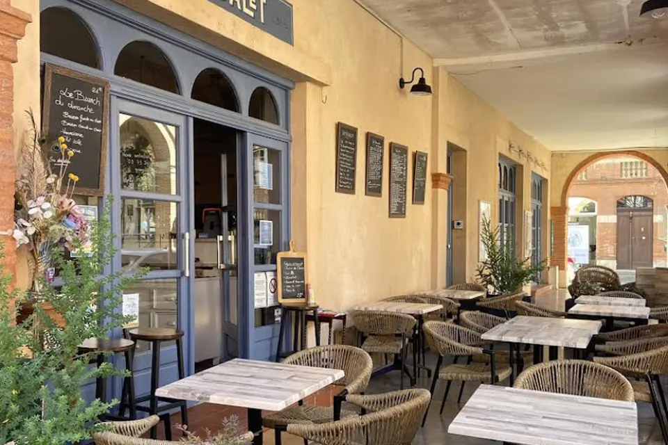 Un bar à vin et restaurant parfait pour se ret ...