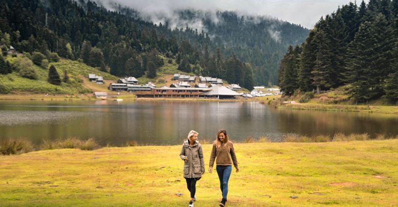 Autumn walk around Lake Payolle