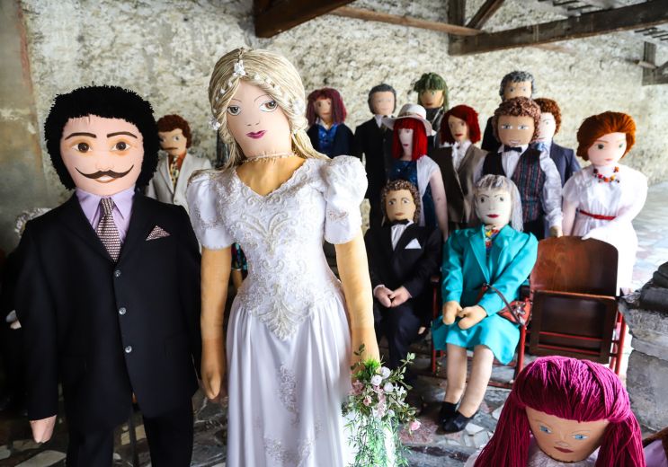 The Mounaques, these funny dolls from Campan