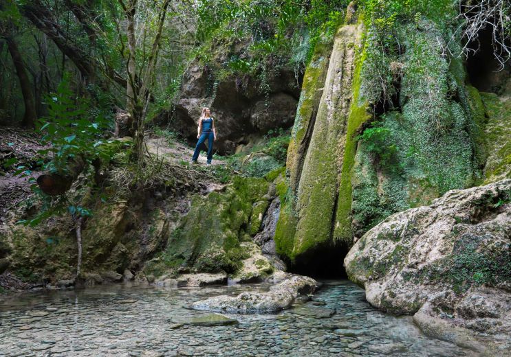 The petrifying waterfalls of Roquefort-les-Cas ...