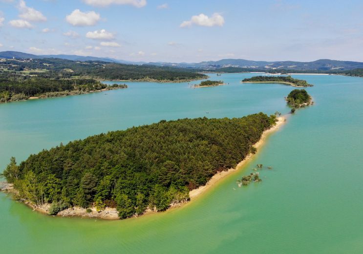 Bucolic escape to Lake Montbel, one of the mos ...