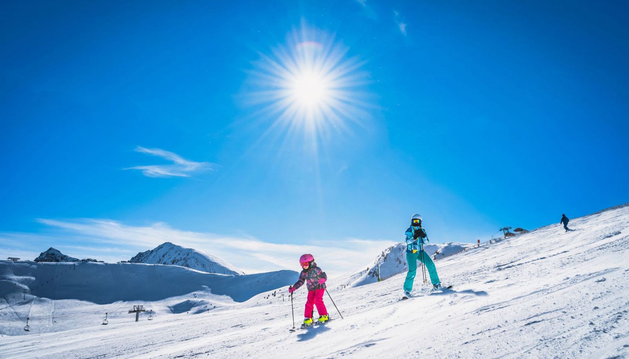 Skier avec les enfants dans les Pyrénées