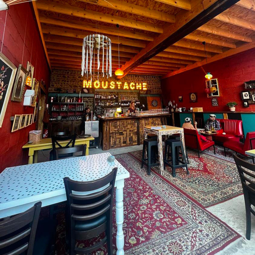 Maison Moustache - Restaurant-guinguette in the Hautes-Pyrénées